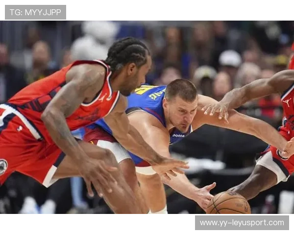 伦纳德快攻补篮得手，快船把胜利带回主场